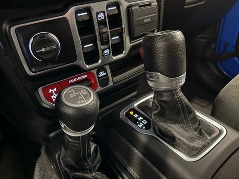 Used 2024 Jeep Wrangler Unlimited AWD/4WD image 30