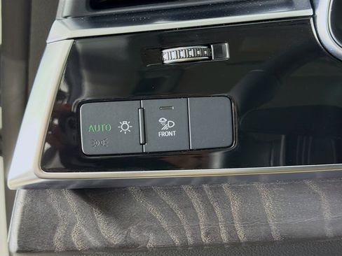 Used 2023 Audi Q8 Premium w/ Convenience Package AWD/4WD image 10