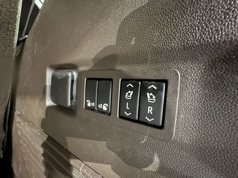 Used 2021 GMC Yukon SLT w/ SLT Luxury Plus Package image 39