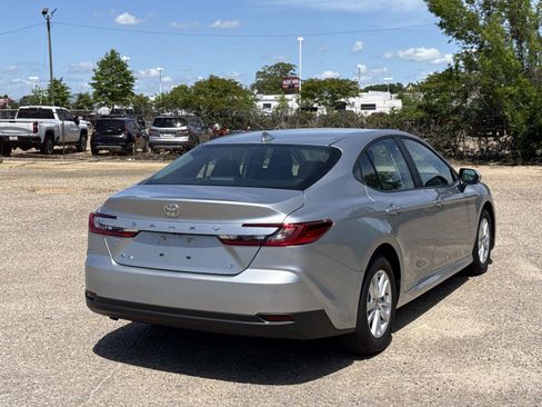 Used 2025 Toyota Camry LE w/ Convenience Package image 3