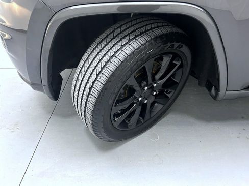 Used 2021 Jeep Grand Cherokee Laredo X image 23