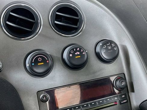 Used 2007 Pontiac Solstice Convertible w/ Premium Package RWD image 16