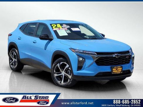 Used 2024 Chevrolet Trax RS w/ Sunroof Package FWD image 1
