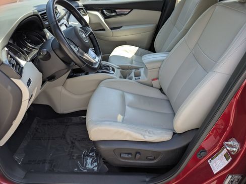 Used 2021 Nissan Rogue Sport SL FWD image 12