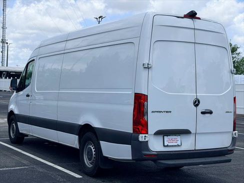 Used 2023 Mercedes-Benz Sprinter 2500 image 4