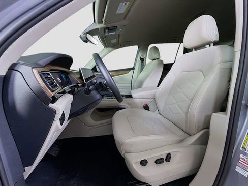 Used 2025 Volkswagen Atlas SE image 11