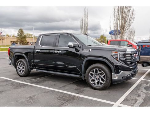 Used 2022 GMC Sierra 1500 SLT image 2