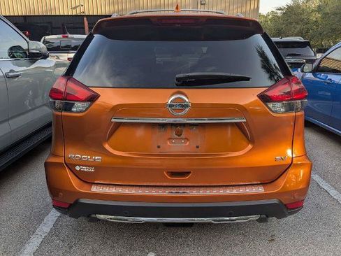 Used 2019 Nissan Rogue SV FWD image 3