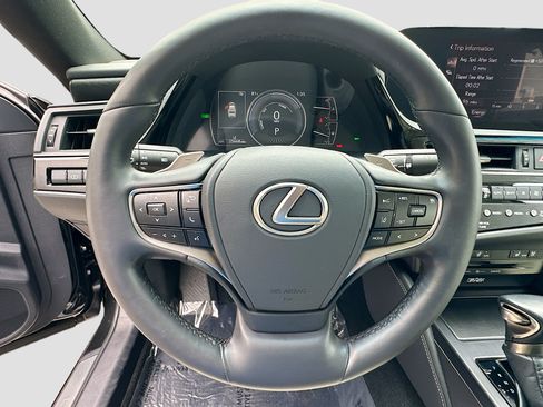 Used 2022 Lexus ES 300h w/ Premium Package FWD image 10
