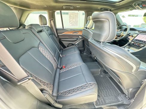 Used 2025 Jeep Grand Cherokee Summit AWD/4WD image 27