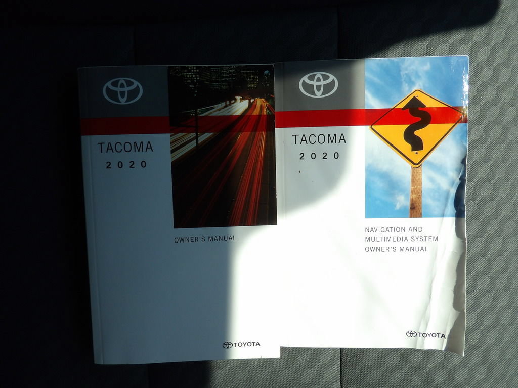 Used 2020 Toyota Tacoma SR RWD image 38