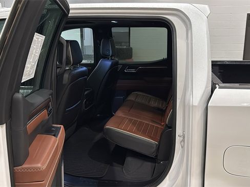 Used 2025 GMC Sierra 1500 Denali Ultimate image 18