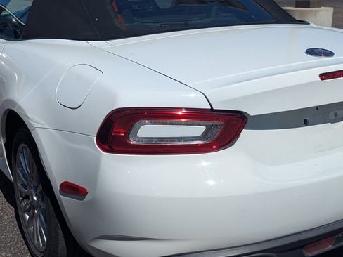 Used 2017 FIAT 124 Spider Classica image 9