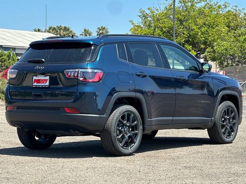 New 2026 Jeep Compass Latitude image 4