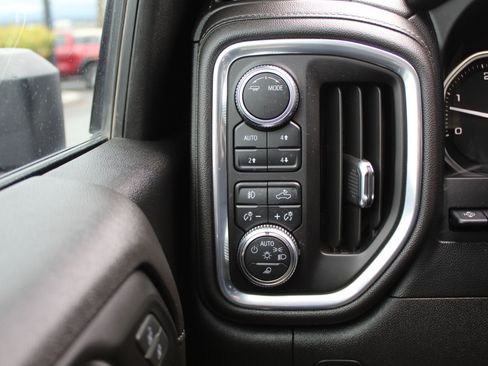 Used 2022 GMC Sierra 3500 Denali w/ Denali Ultimate Package AWD/4WD image 37