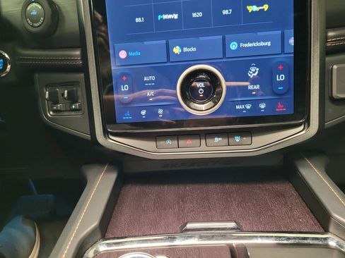 Used 2023 Ford Expedition Platinum image 26