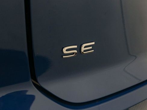 Certified 2025 Volkswagen Atlas Cross Sport SE AWD/4WD image 13