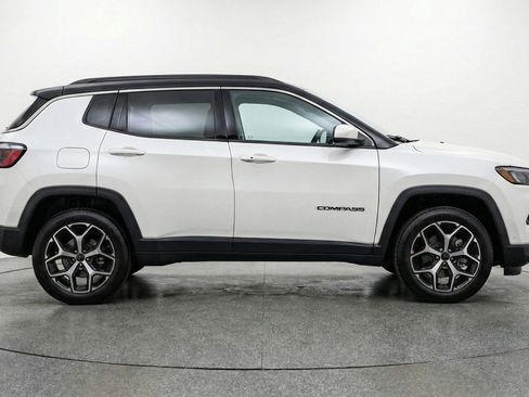 Used 2025 Jeep Compass Limited AWD/4WD image 11