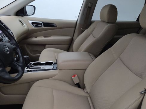 Used 2018 Nissan Pathfinder SV image 17