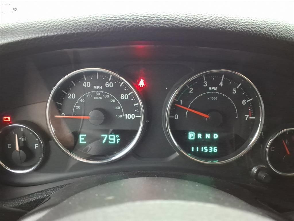 Used 2014 Jeep Wrangler Unlimited Sahara w/ Connectivity Group AWD/4WD image 13