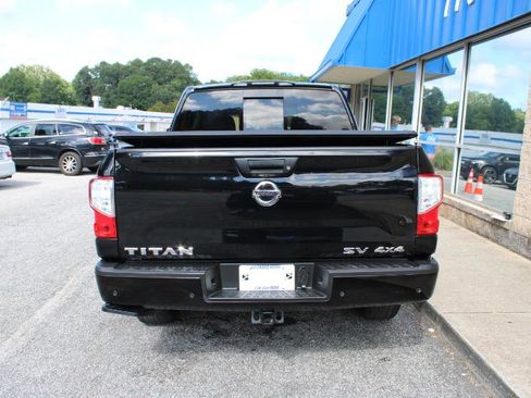Used 2021 Nissan Titan SV w/ SV Convenience Package image 5