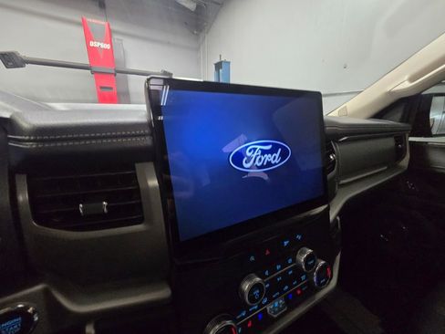 Used 2024 Ford Expedition XLT image 17