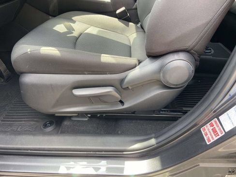 Used 2022 Toyota RAV4 LE AWD/4WD image 15