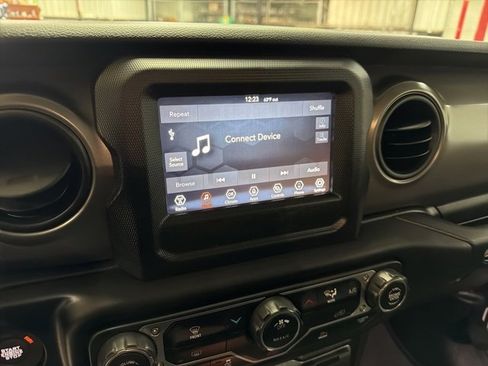 Used 2023 Jeep Wrangler Sport S image 21