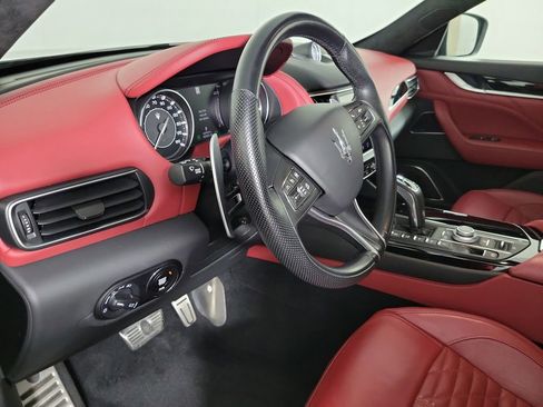 Used 2022 Maserati Levante Modena AWD/4WD image 17
