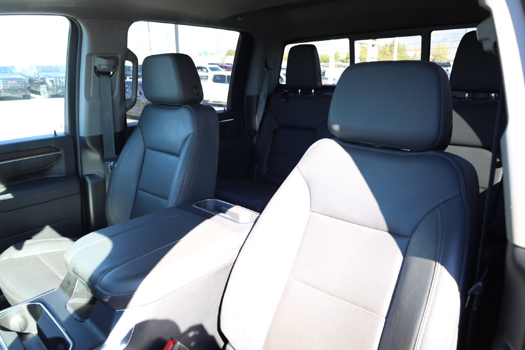 Used 2026 GMC Sierra 3500 SLT w/ SLT Convenience Package AWD/4WD image 17