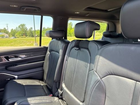 Used 2022 Jeep Wagoneer Series II w/ Premium Group I AWD/4WD image 26