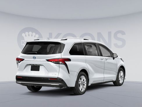 New 2026 Toyota Sienna Limited image 2