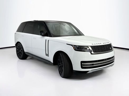 Used 2025 Land Rover Range Rover SE AWD/4WD image 3