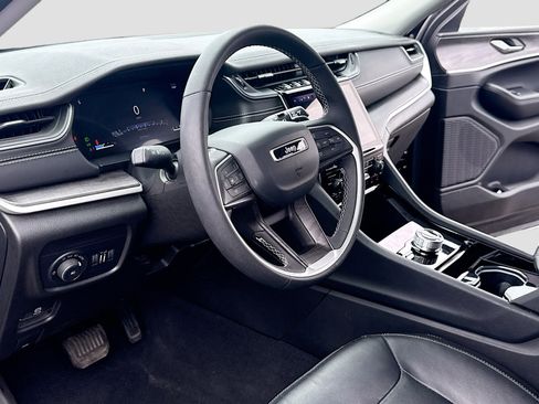 Used 2023 Jeep Grand Cherokee L Limited image 4