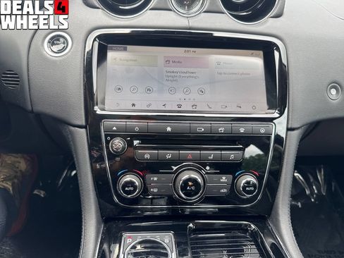Used 2019 Jaguar XJ R-Sport AWD/4WD image 18