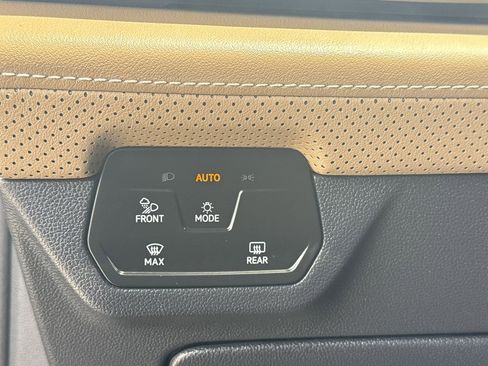 Used 2024 Volkswagen Atlas Cross Sport SE AWD/4WD image 37