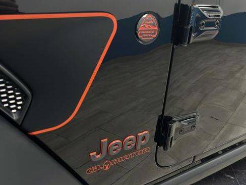 Used 2024 Jeep Gladiator Mojave w/ Technology Group AWD/4WD image 41