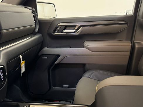 Used 2025 Chevrolet Silverado 1500 ZR2 w/ Technology Package image 27