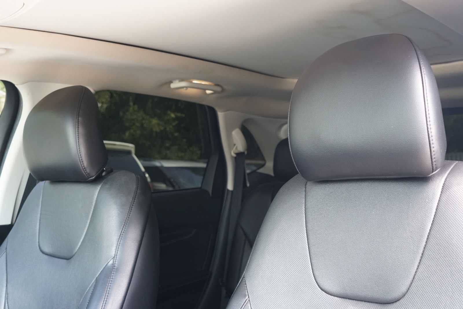 Used 2019 Ford Edge Titanium w/ Equipment Group 301A FWD image 9