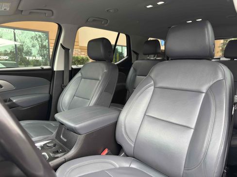 Used 2019 Chevrolet Traverse LT w/ LT Premium Package FWD image 32