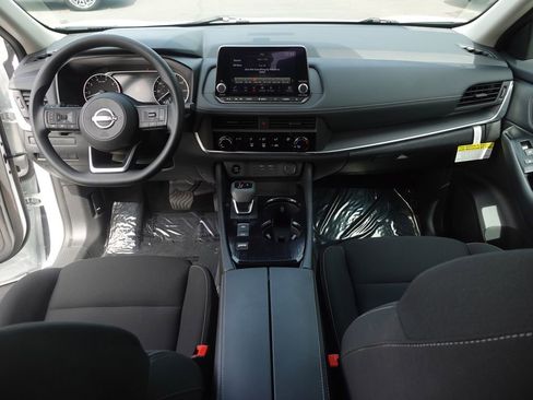 Used 2024 Nissan Rogue S image 25