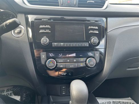 Used 2016 Nissan Rogue SV AWD/4WD image 17