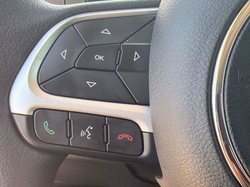 Used 2023 Jeep Renegade Latitude AWD/4WD image 16