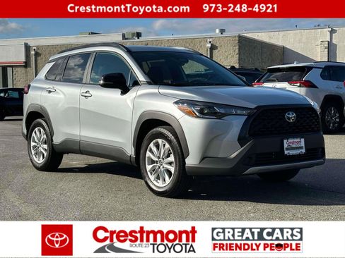 Certified 2025 Toyota Corolla Cross LE image 2