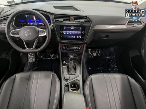 Used 2022 Volkswagen Tiguan SE w/ Panoramic Sunroof Package image 25