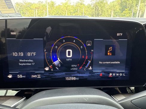 Used 2025 Chevrolet Suburban Z71 w/ Comfort Package image 28