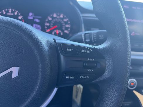 Used 2023 Kia Rio S image 15