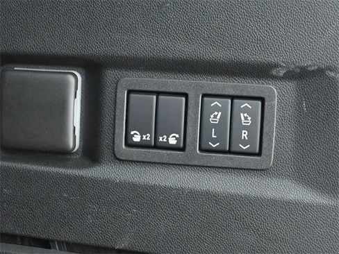 Used 2025 Chevrolet Tahoe LT w/ Comfort Package image 26