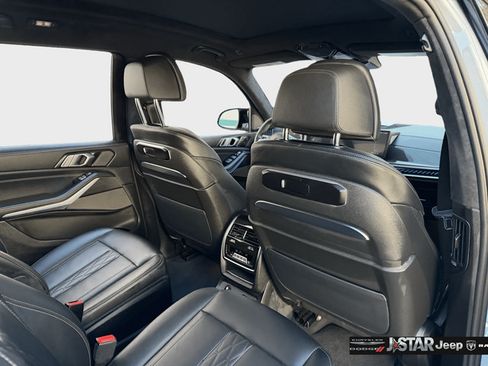 Used 2025 BMW X7 M60i w/ M Sport Professional Package AWD/4WD image 32