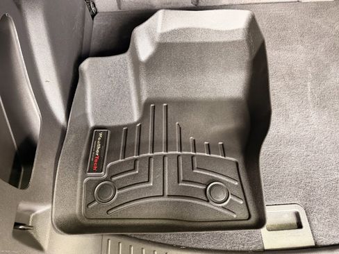 Used 2017 Ford Escape SE w/ Equipment Group 201A image 8